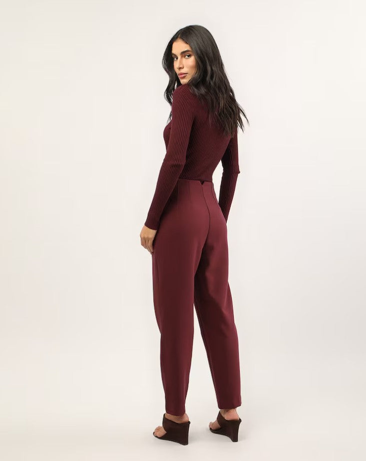 Calça feminina de alfaiataria cigarrete - vinho