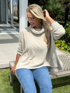Blusa Biamar Ampla Fio Pluma Gola Alta Mullet