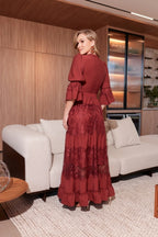 Simone - Vestido Mídi em Alfaiataria com Renda Floral e Faixa na Cintura